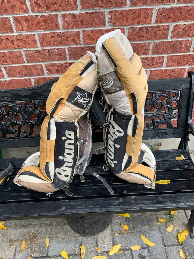 Vintage Goalie Pads in Hockey in Markham / York Region - Image 4