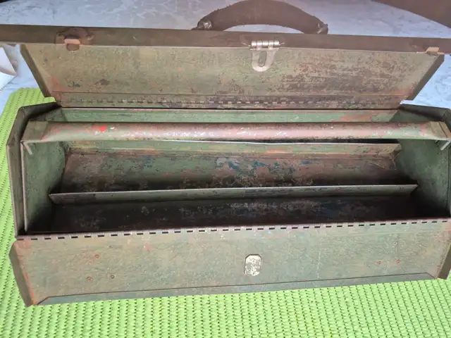 Antique armory tool chest in Tool Storage & Benches in Oakville / Halton Region - Image 7