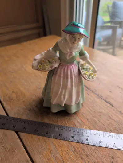 Royal Doulton Figurine Daffy down dilly, View more
