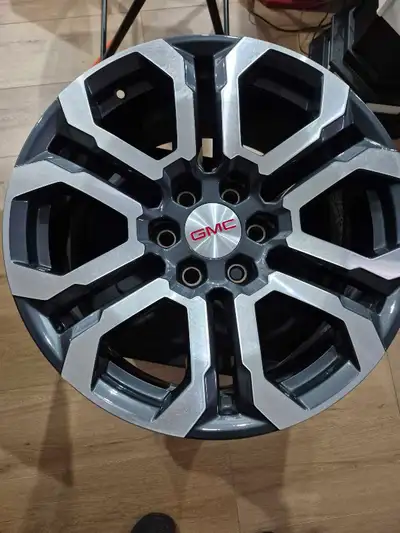 New OEM rims came off 2024 gmc canyon set of 4 rims in total taken off the truck two weeks after buy...
