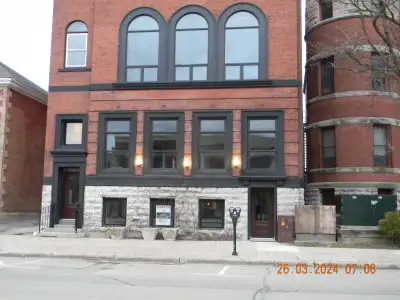 Large 1 Bdrm apt, 2 walk in Closets, large galley style kitchen, 4 pc. bath, new apt. 3rd. floor