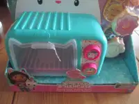 Gabby’s Dollhouse – Bakey with “Cakey” Oven
