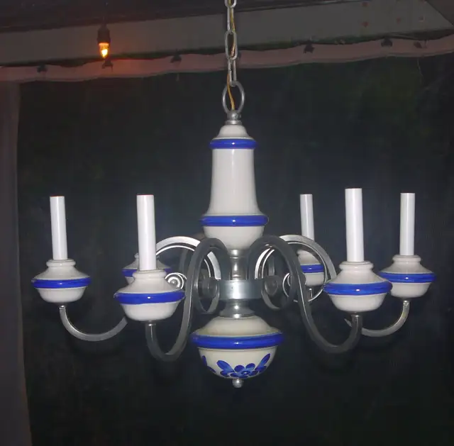 Lustre  Bleu et Blanc en porcelain et étain 6 branches in Indoor Lighting & Fans in Laval / North Shore - Image 2