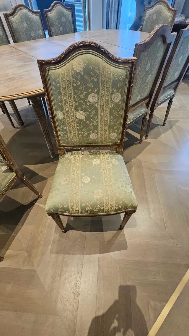 Vintage Floral Style Dinning Table Set 8 in Dining Tables & Sets in City of Toronto - Image 6