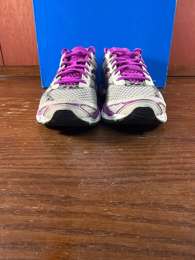 Asics Gel Cumulus 16 Women's Sneakers Lighting Purple Size 9,5 in Women's - Shoes in Calgary - Image 5