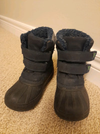 Kids winter boots size 9