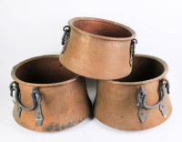 Grands chaudrons antiques en cuivre avec poignée en fer forgé