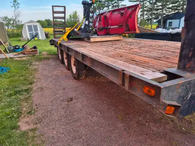 This is a robust 20 ft deckover trailer, perfect for hauling equipment or materials. It's a reliable...