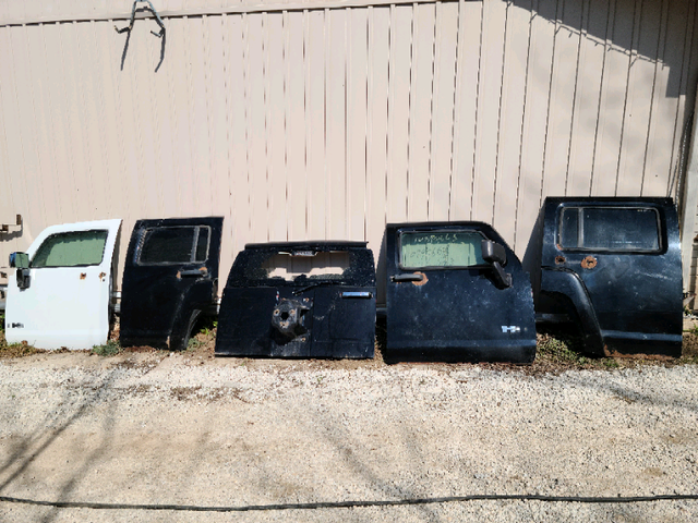 H3 HUMMER DOORS $125 each while they last! Room of H3 Parts! in Other Parts & Accessories in Owen Sound - Image 3