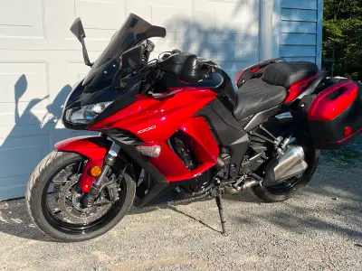 Selling my 2015 Kawasaki Ninja 1000 ABS Sport Touring Bike. Black and red. Has OEM Kawasaki hard bag...
