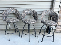 3 SWIVEL BAR STOOLS 