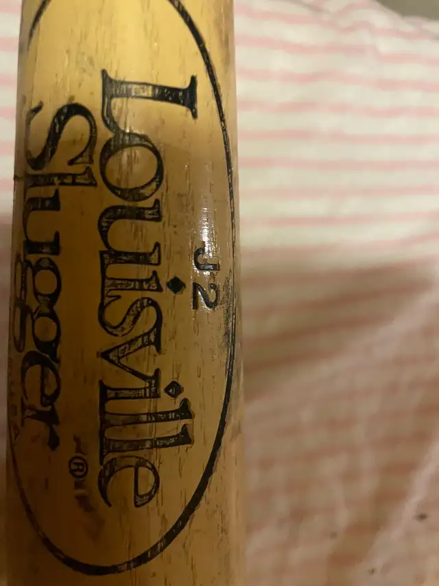 Louisville Slugger Baseball Bat in Baseball & Softball in Hamilton - Image 2