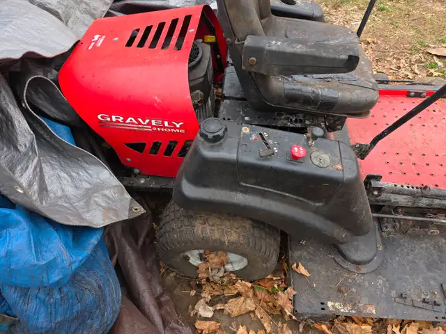 Gravely ZT2352 Zero-Turn Mower Commercial Grade 2 Tanks Tractor in Lawnmowers & Leaf Blowers in Windsor Region - Image 6