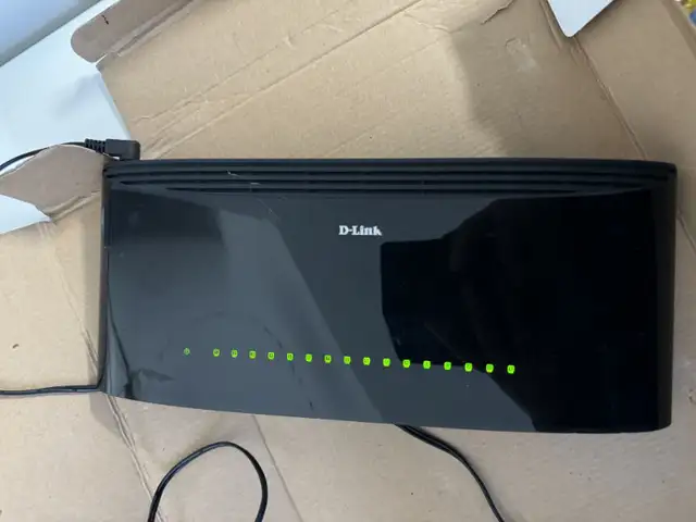 Used- D-Link 16-Ports 10/100 Unmanaged Desktop Ethernet Switch64374281177473120