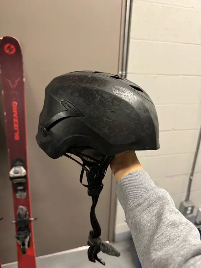 HEAD Ski / Snowboard Helmet – Size M – $15 in Ski in Delta/Surrey/Langley - Image 2