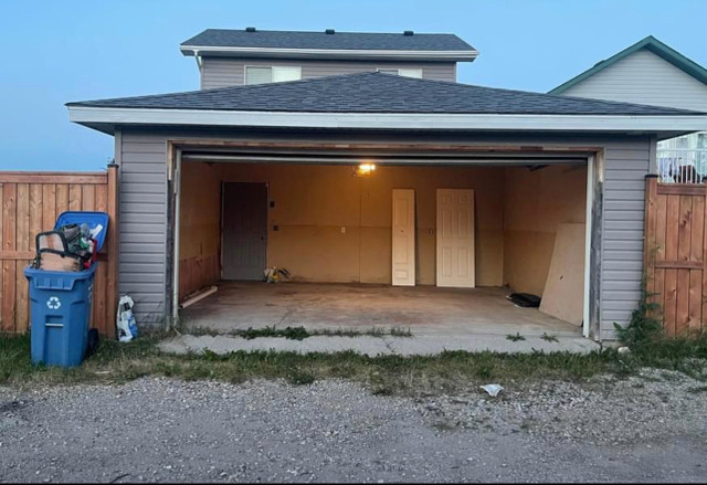 Double garage in Storage & Parking for Rent in Calgary - Image 2