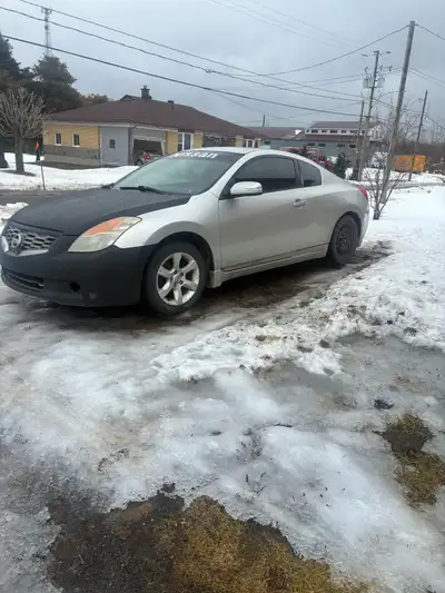 Nissan altima 2008 3,5. 223 400 kilo 2 porte. Voiture super fiable,rouille au niveau des ailes arriè...