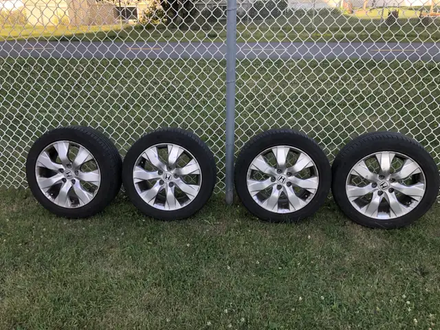 MAGS ET PNEUS D’ÉTÉ POUR HONDA ACCORD ENTRÈS BON ÉTAT 225/50/R17 in Tires & Rims in City of Montréal - Image 2