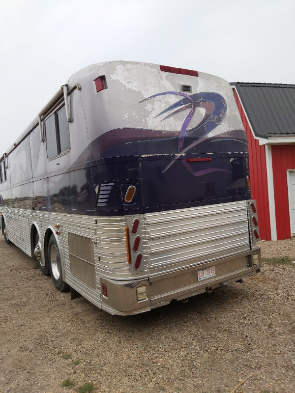 Exotic Diesel Bus Motorhome in Classic Cars in Calgary - Image 4