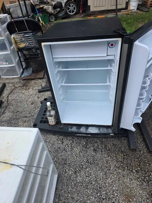 bar fridge  in Refrigerators in Barrie - Image 3
