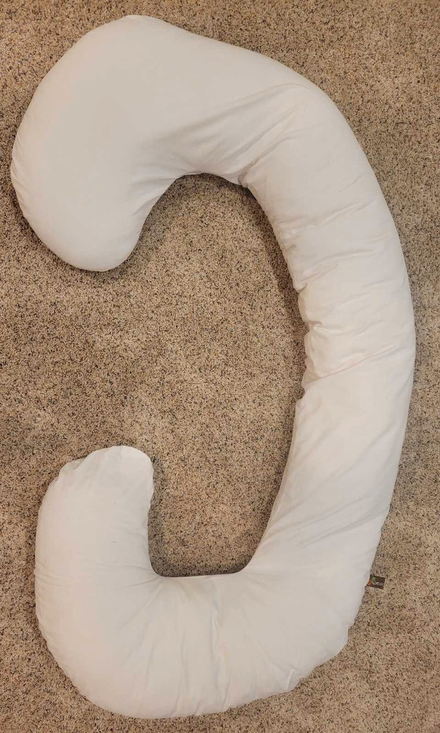 Pregnancy pillow in Other in Calgary