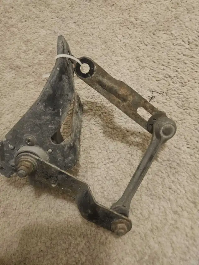 Lexus SC430 rear left wheel assembly in Auto Body Parts in Hamilton - Image 6