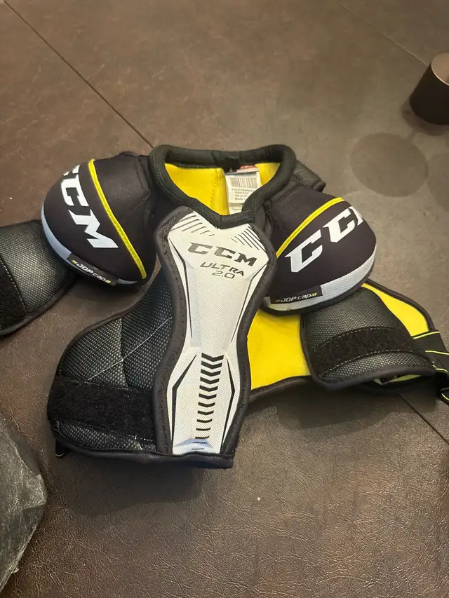 Kid’s Hockey Equipment - Like New in Hockey in Markham / York Region - Image 10