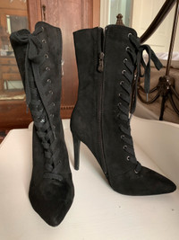 Black heels boots 