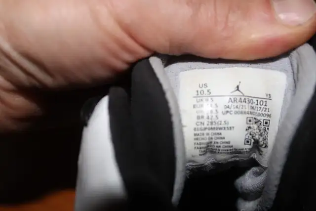 Air Jordans in Men's Shoes in Kitchener / Waterloo - Image 4