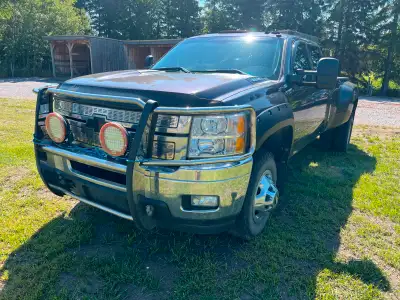Truss hitch, DEF delete done, rear air bags, driving lights, pirometer EGT.,long box, 24k fifth whee...