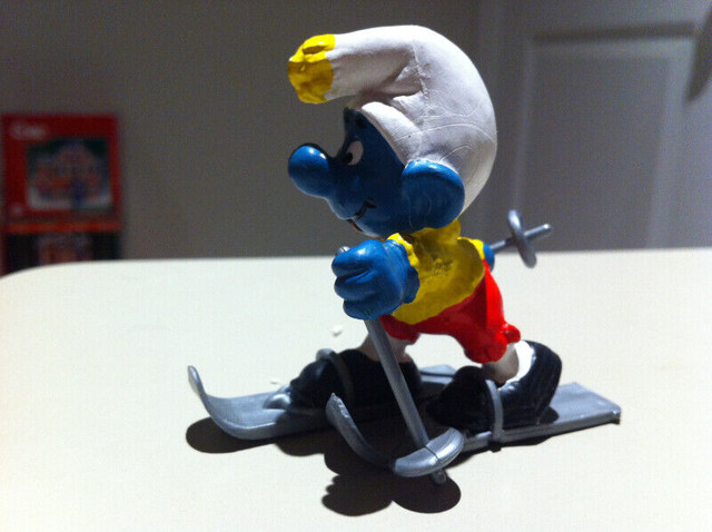 Super Smurfs - Vintage Cross Country Ski Smurf in Arts & Collectibles in Ottawa - Image 2