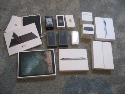 Selling a lot of empty boxes and packaging for Apple iPhone, iPad and accessories (please see photos...