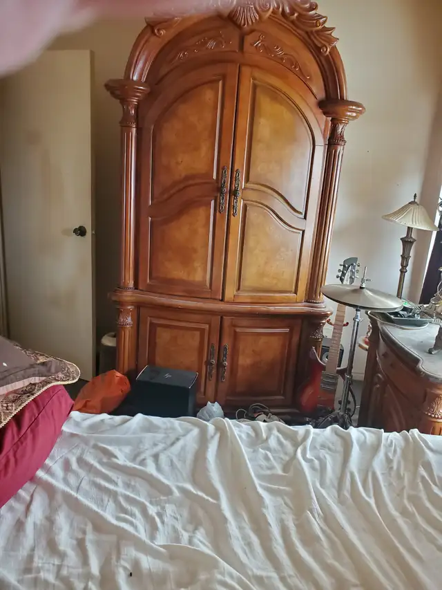 Ellegant Bedroom Set63008307309699124