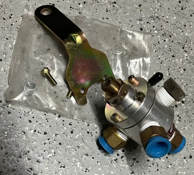 Edelbrock Torker II 2.O BBC oval port intake manifold in Engine & Engine Parts in Markham / York Region - Image 7