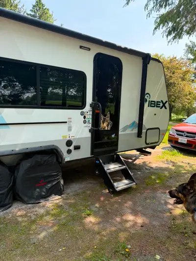 Open to offers. Very well maintained travel trailer. Very light usage due to health issues. Queen be...