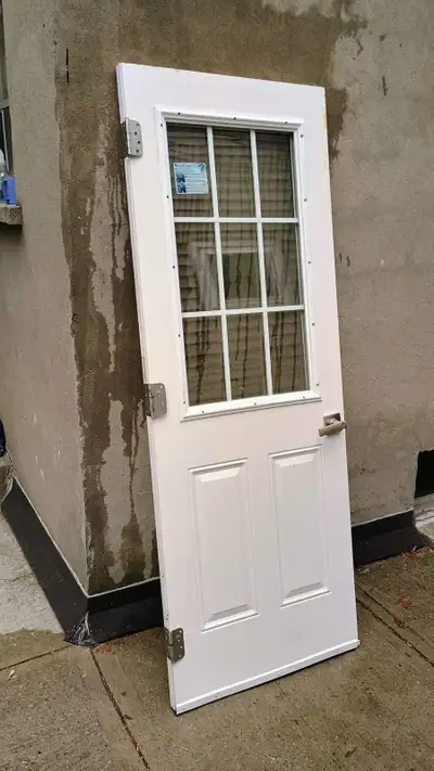 METAL EXTERIOR DOOR w HINGES, HANDLE ** DELIVERY INCLUDED!!, View more