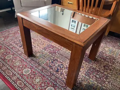 Beautiful Coffee Table with Mirror Insert