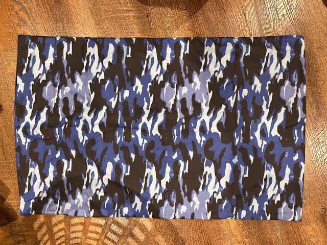 Blue/camo double/full sheet set in Bedding in Barrie - Image 2