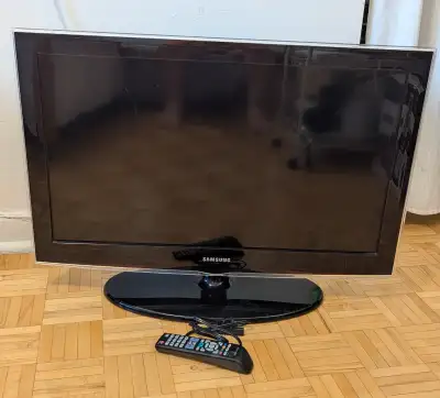 TV Samsung 32" LCD HDTV HDMI with Remote Control. NOT SMART, Voir plus