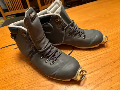 Merrell x-country ski boots SNS  Men 10.5, 45, View more