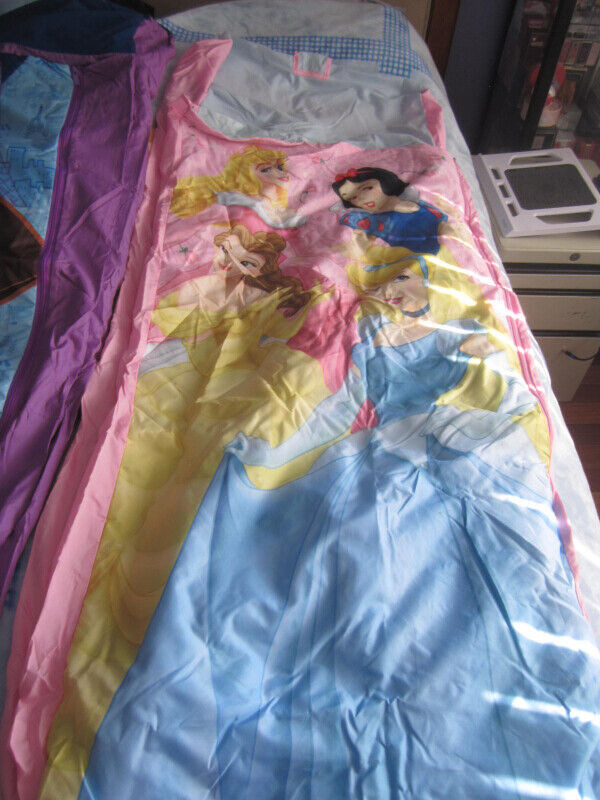 Literie/ Matelas gonflables simple Princesses Disney in Toys & Games in City of Montréal - Image 2