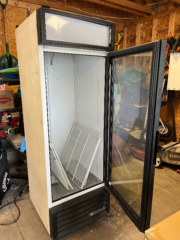 TRUE UPRIGHT DISPLAY COOLER *NOT COOLING* Industrial Kitchen Supplies