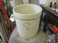 3 GALLON OLD VINTAGE ALBERTA POTTERIES CROCK $40. EXCELLENT