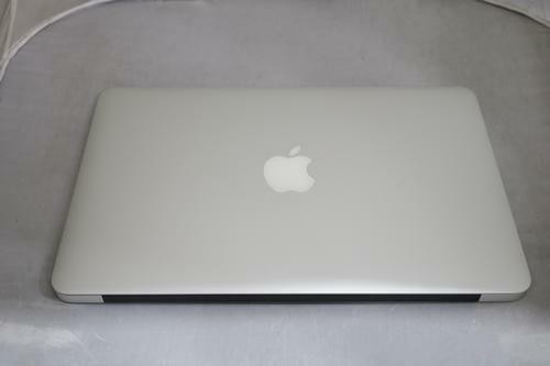 Apple MacBook Air 12in  i5 1.3 8GB 250GB SSD-EXCELLENT CONDITION in Other in Abbotsford - Image 2