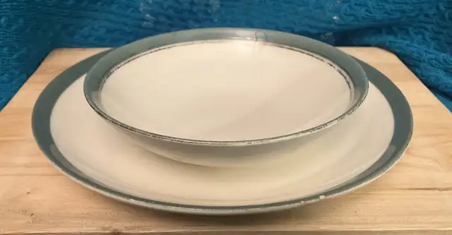 Vintage Hycroft Made in Canada China Set. in Arts & Collectibles in Moose Jaw - Image 4