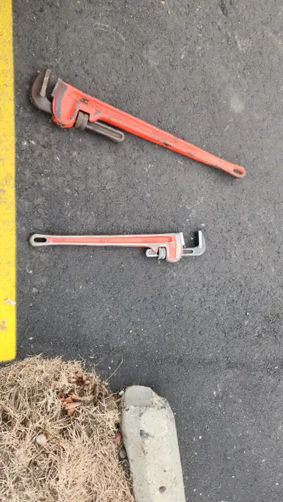 ridgid 36 " steel pipe wrench slight bend handel 150$$, View more
