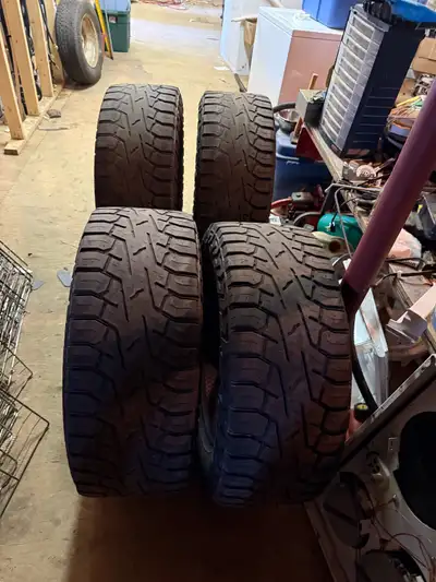 35” x 12.5” x20” LT truck tires Set of 4 tires are worn down But All hold air no plugs or anything $...