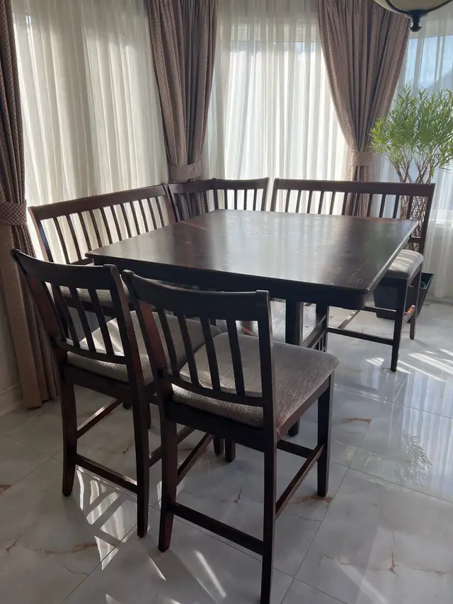 Dining Table and Chairs Set in Dining Tables & Sets in Markham / York Region - Image 2