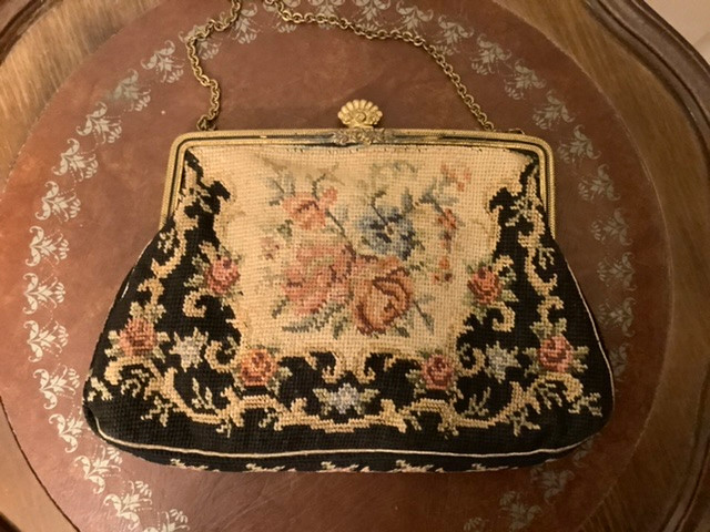 Antique/Vintage Needlepoint Evening Bag w Ornate Closure Clip in Arts & Collectibles in Belleville - Image 4