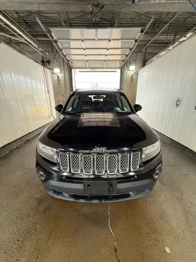2016 Jeep Compass Sport 4x4 139,000 kms After market 10 inch screen Android/Apple car play Back up c...